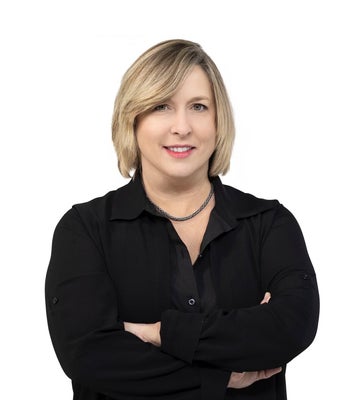 Portrait of Terri Martin, Realtor.